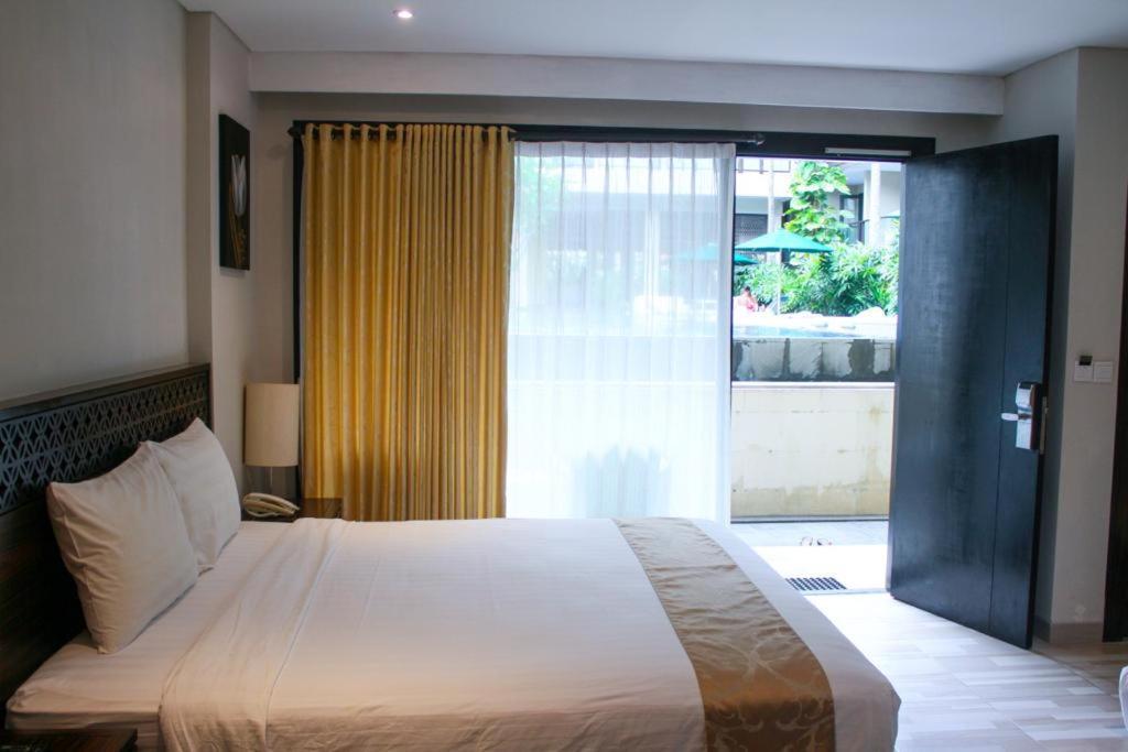 Dekuta Hotel Кута Екстериор снимка