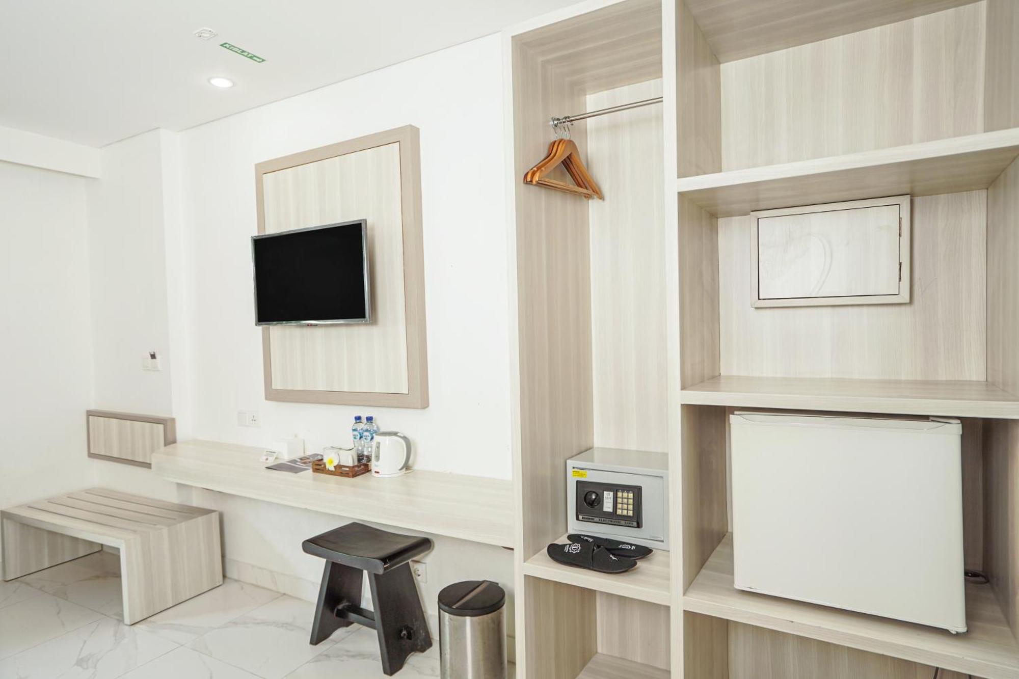 Dekuta Hotel Кута Екстериор снимка